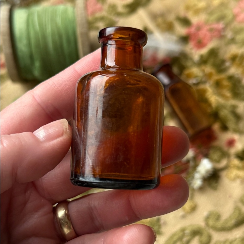 Set of 4 Antique Amber Glass Medicinal Apothecary Bottles - Picture 3 of 11